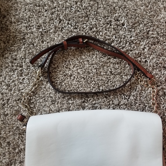 Like new Guess crossbody purse. - Picture 3 of 6